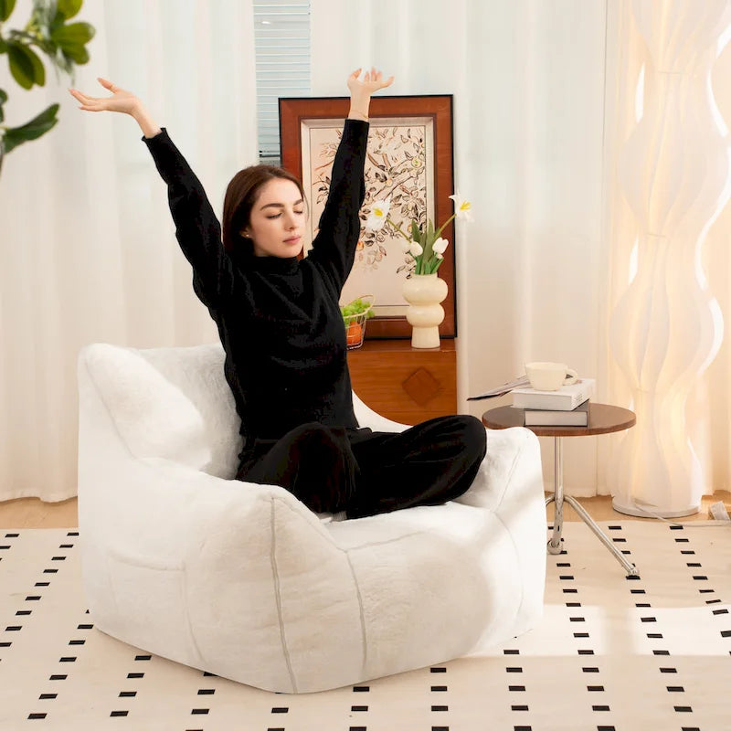 Poltrona a sacco in ecopelliccia con supporto per la schiena, imbottitura in schiuma sminuzzata ad alta densità e design versatile