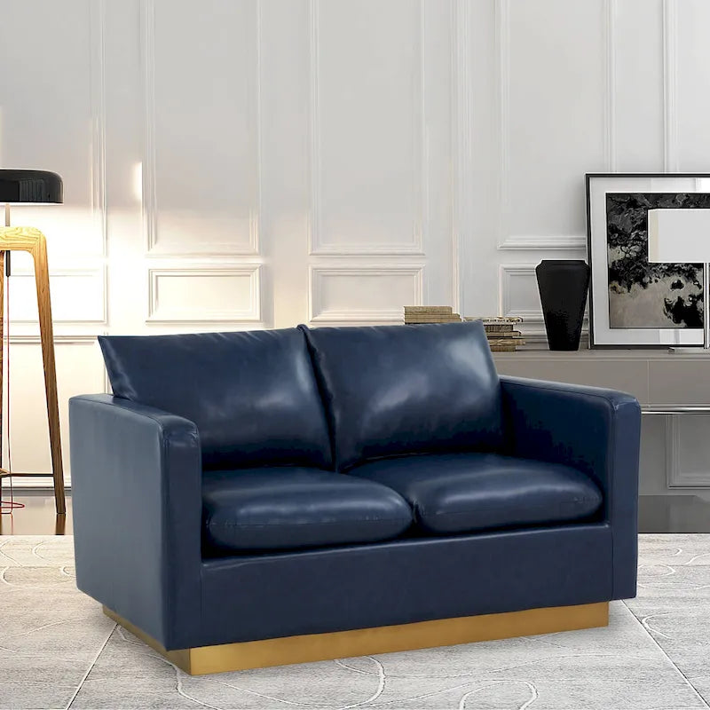 Causeuse moderne en cuir avec base dorée et coussins