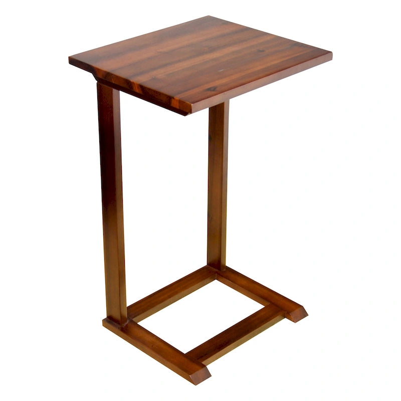 Tavolino laterale a forma di C in legno massello di acacia per divano, design salvaspazio per ambienti piccoli