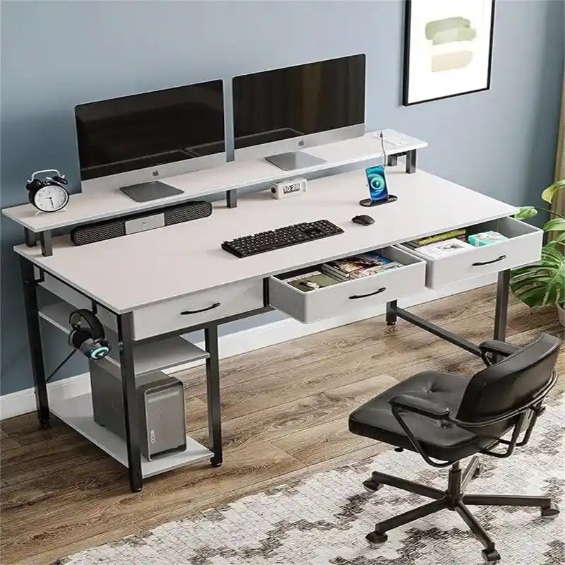 Scrivania moderna per computer con prese di corrente integrate e porte USB per l'ufficio domestico