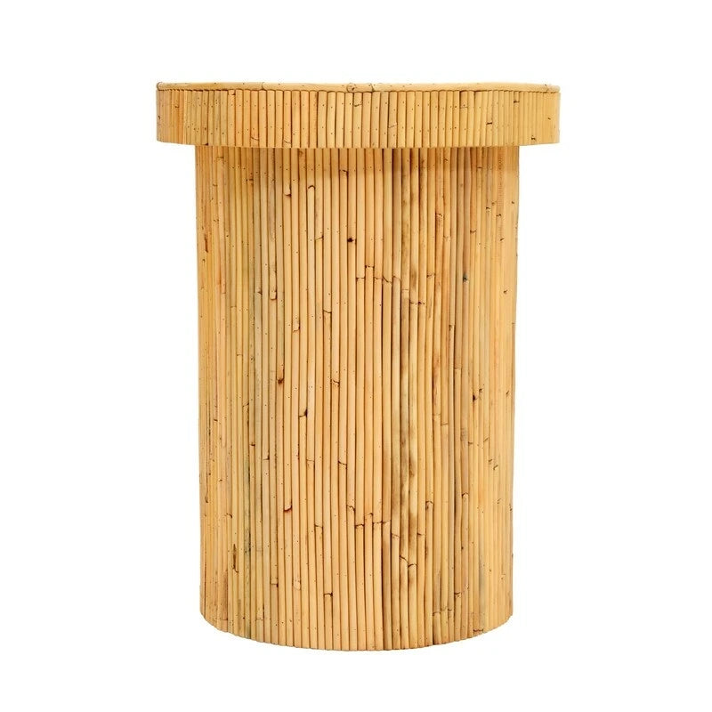 Tavolino laterale in rattan con struttura intrecciata naturale e design compatto