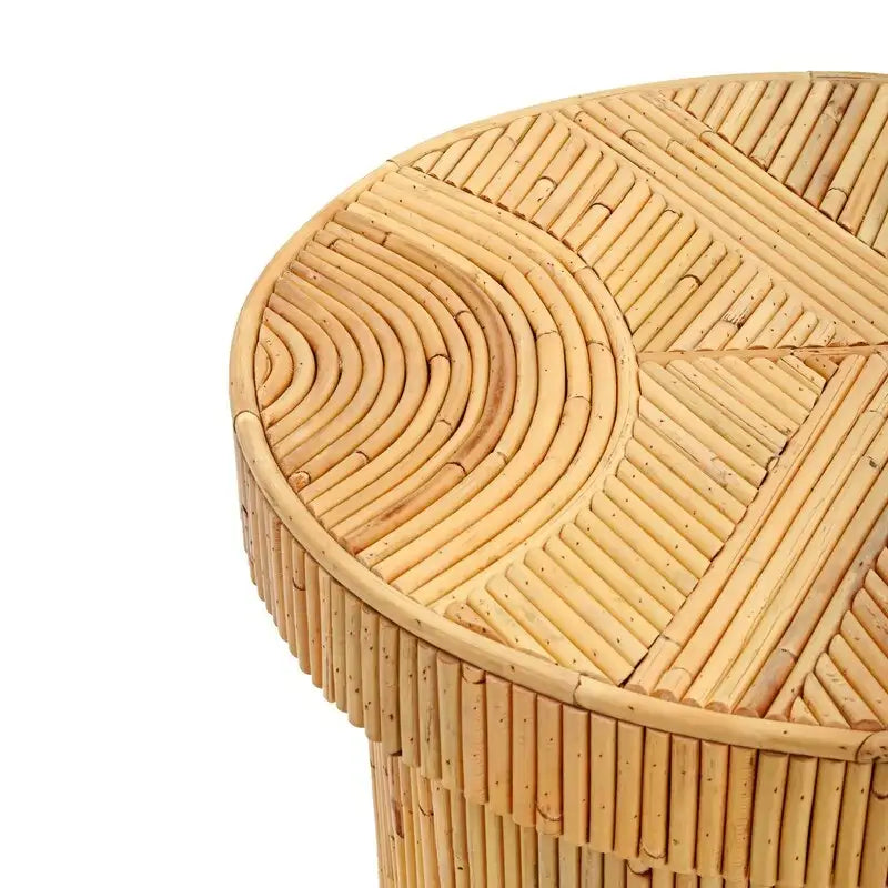 Tavolino laterale in rattan con struttura intrecciata naturale e design compatto